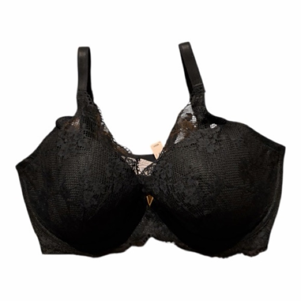 Victoria’s Secret lightly lines plunge lace bra from Love Cloud collection. NWT
